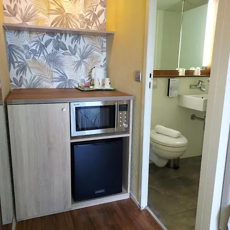 Campanile Est Hotel 3*