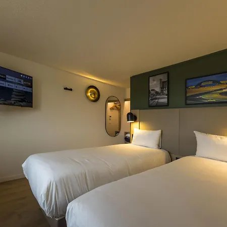 Campanile Est Hotel 3*