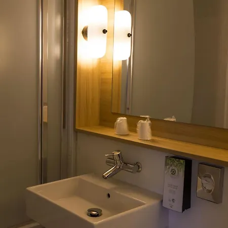 Hotel Campanile Est 3*