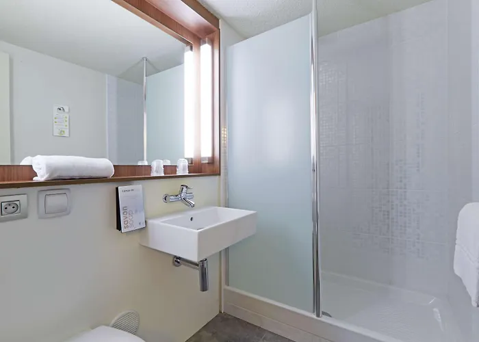 Hotel Campanile Nature - Est Le Mans